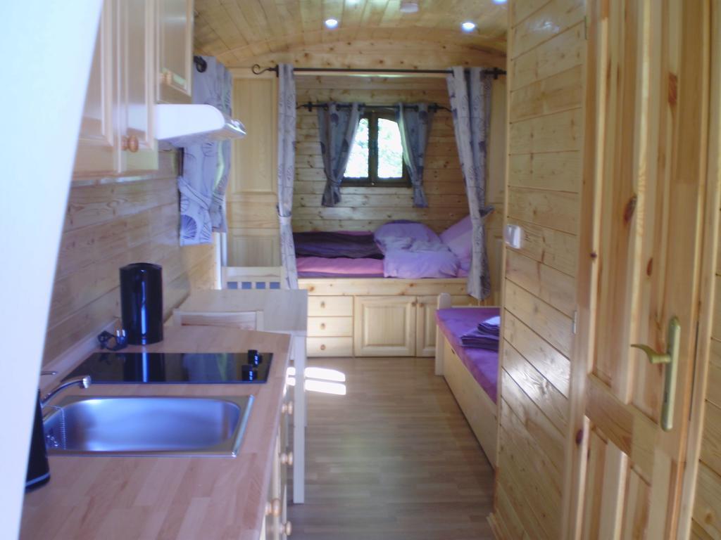 Les Roziers - Roulotte Bed & Breakfast Bagnac Room photo